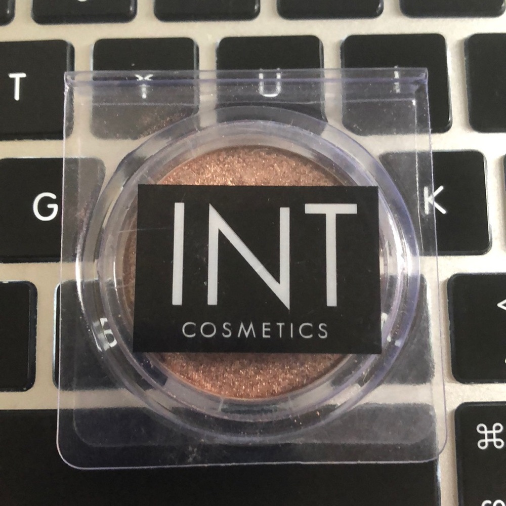 INT Eyeshadow